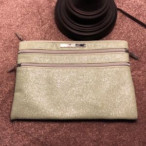 Jones clutch with a portable phone charger